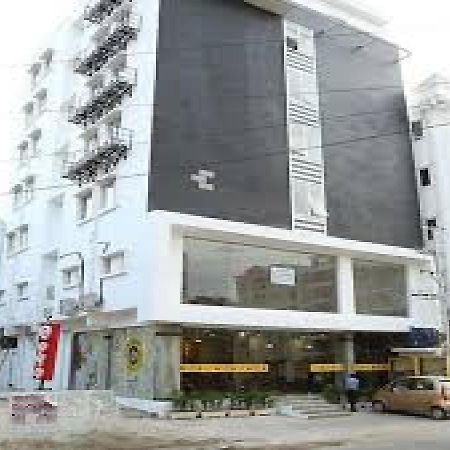 La Riviera Suites Madhapur Hyderabad Exterior photo