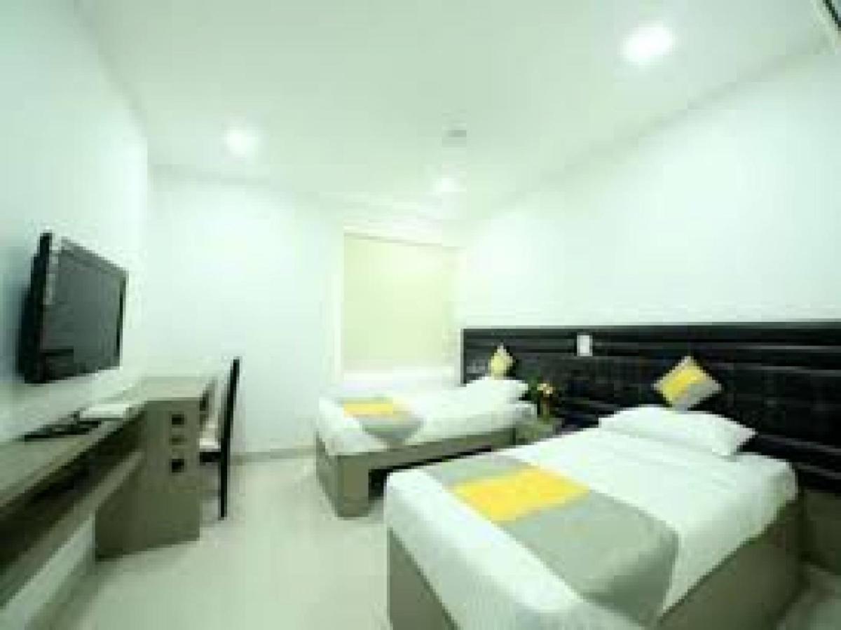 La Riviera Suites Madhapur Hyderabad Exterior photo