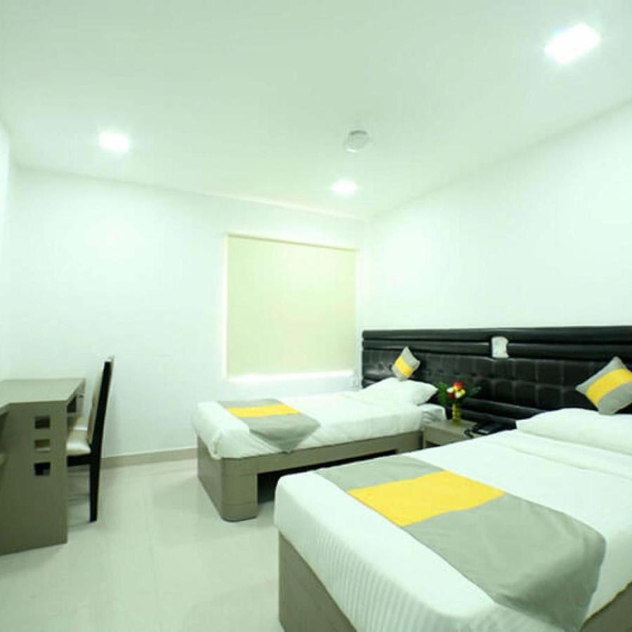 La Riviera Suites Madhapur Hyderabad Exterior photo