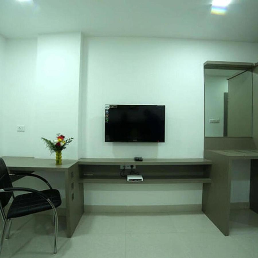 La Riviera Suites Madhapur Hyderabad Exterior photo