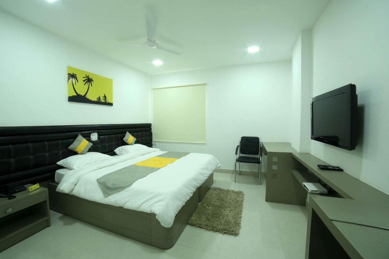 La Riviera Suites Madhapur Hyderabad Exterior photo